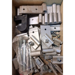 Umen alumiinipuomien kiinnikkeitä